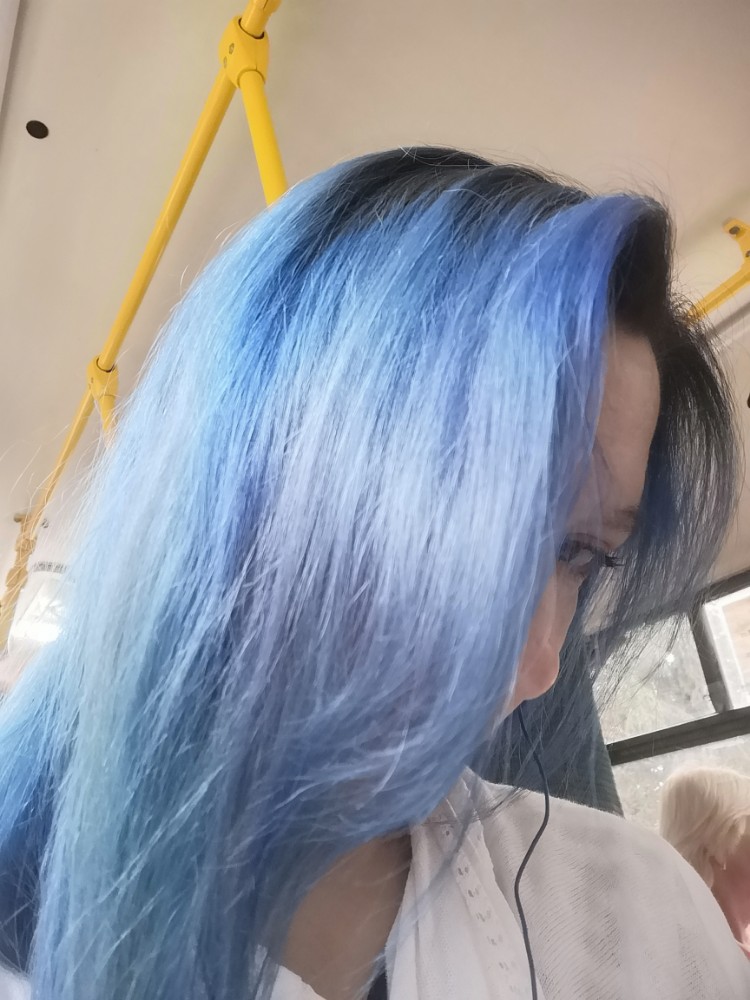 Появление синей окраски. Тоника Дикая слива. Тоника Midnight Blue. Тоник для волос синего цвета. Синий цвет волос.