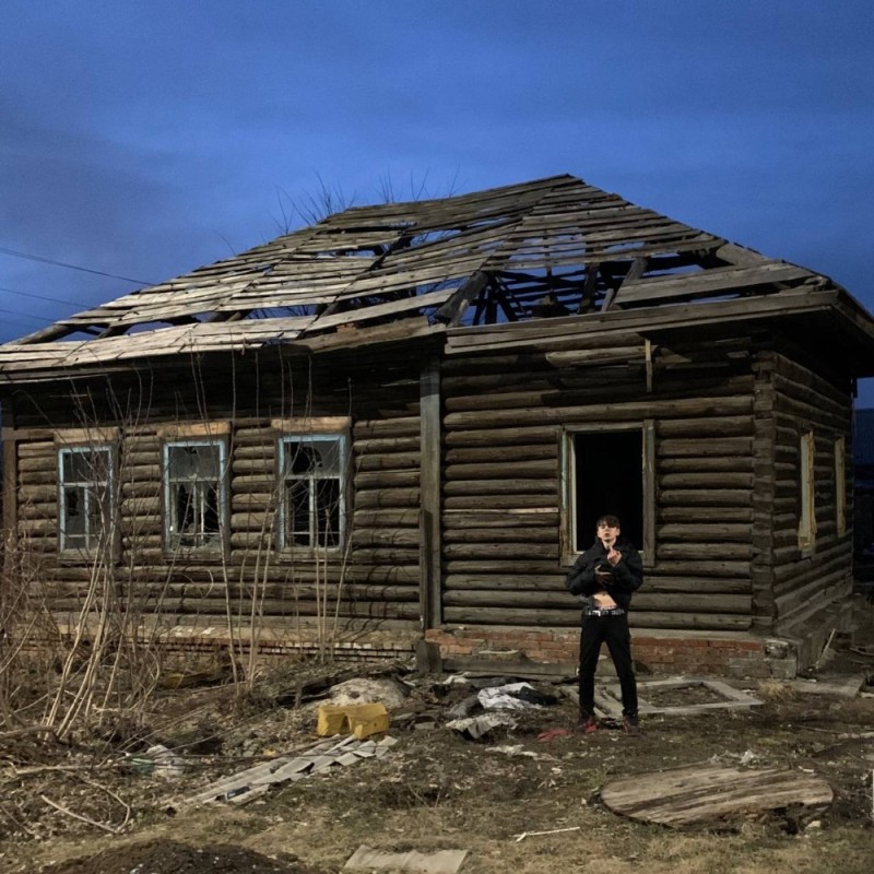 Create meme: dilapidated house, a dilapidated house in a village in Russia, abandoned village