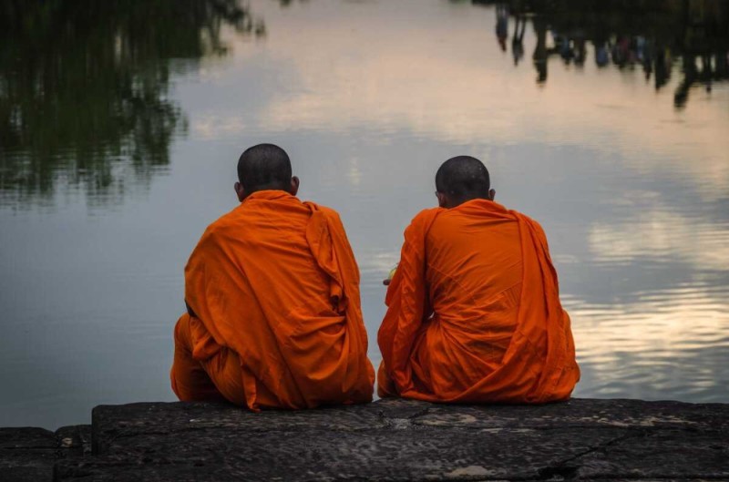 Создать мем: буддисты, два буддийских монаха, буддизм монахи