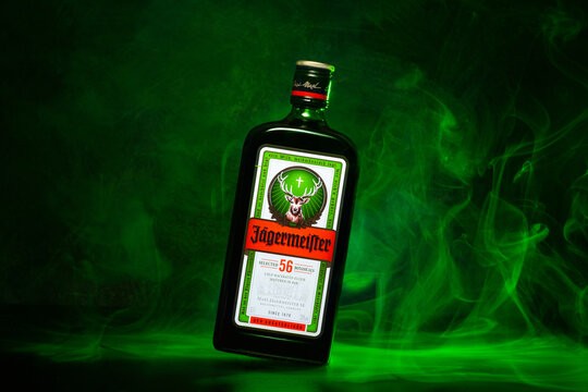Создать мем: алкогольные напитки, егермейстер большая бутылка, ликер "jagermeister", 100 мл