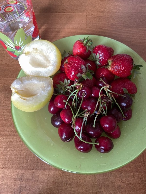 Create meme: cherry berry, cherry cherry, strawberries cherries at home