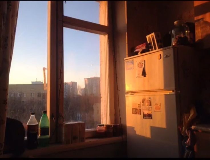 Создать мем: окно, квартира россия, тульпа моника
