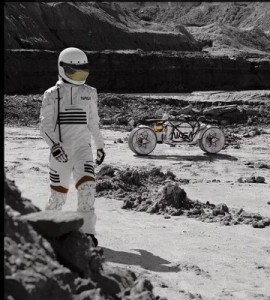 Создать мем: астронавты apollo 16 в минуты отдыха на луне, исследование луны, прототип лунного мотоцикла, названного tardigrade