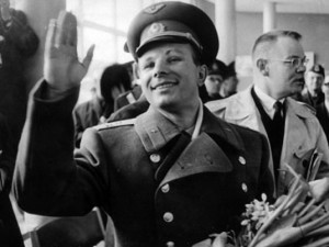 Создать мем: yuri gagarin, гагарин иккинчи марта коинотга чикиши, юрий гагарин в психиатрической больнице