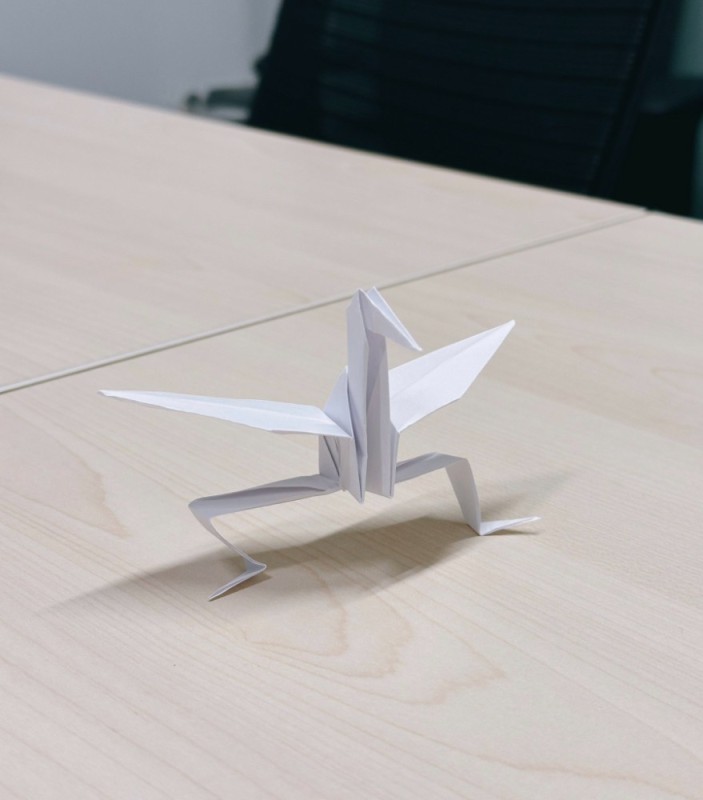 Создать мем: бумажный журавль, оригами журавлик из бумаги, оригами меч из бумаги