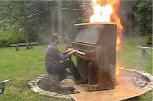 Создать мем: огонёк, горящие пианино, последняя запись