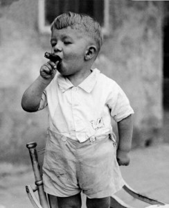малыш с сигаретой картинки - Создать мем - Meme-arsenal.com