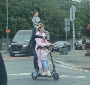 Создать мем: с дочкой, молодая мама, детская коляска