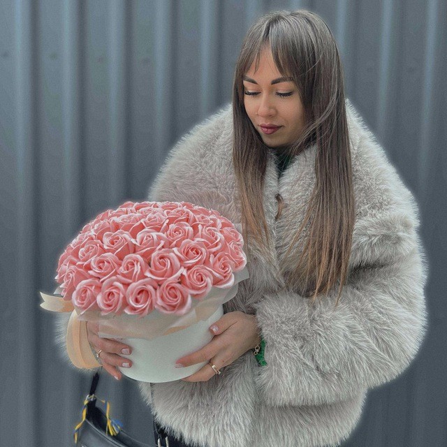 Create meme: girl , Julia zagoruiko, Julia yunusova flower sales