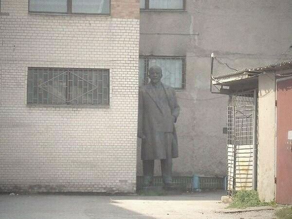 Create meme: yaransk, PSS guy , Lenin monument around the corner