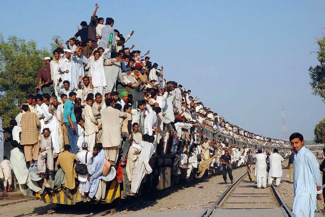 Создать мем: индия, индийский поезд, поезд в пакистан