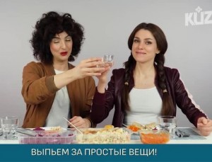 Создать мем: грета итальянцы by kuzno, итальянцы пробуют русские традиционные напитки, kuzno итальянцы александра