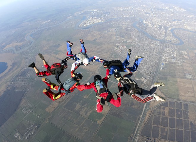 Create meme: parachute jump, parachute jump in tandem, group skydive