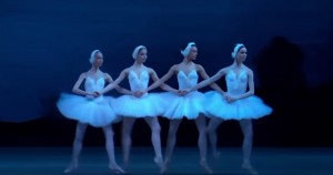 Создать мем: лебединое озеро, танец маленьких лебедей из балета, кадр танец маленьких лебедей