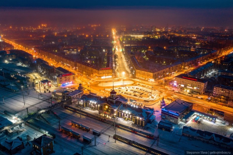 Create meme: the capital of Kuzbass, novokuznetsk railway station, the central square of Novosibirsk