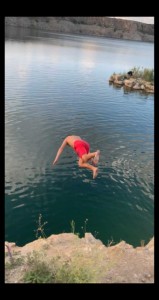 Создать мем: мальчик прыгает в воду с берега, cliff jumping, на речке