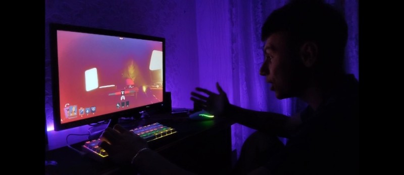 Создать мем: gamer pc, монитор игровой, молодой геймер