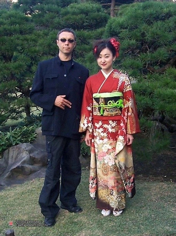 Create meme: pelevin 2001 tokyo, japanese couples, traditional japanese clothing