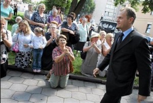 Создать мем: дональд туск, люди, Нерабі