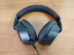 Create meme: Headphones, wireless headphones, Plantronics headphones the backbeat pro 2