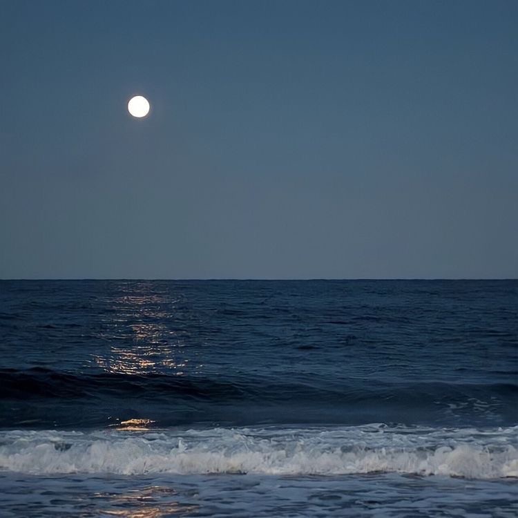 Создать мем: моря луны, море ночью, луна над морем