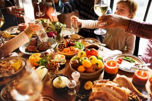 Создать мем: thanksgiving, День благодарения, фото большой семьи за праздничным столом