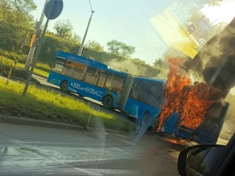 Создать мем: автобус мосгортранс, пассажирский автобус, сгорел автобус