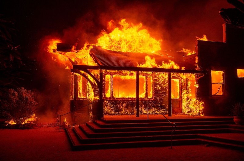 Create meme: burning house , background of a burning house, fire 