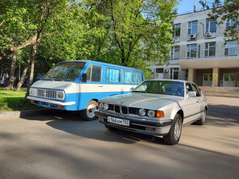 Создать мем: BMW 7er II (E32), раф, bmw 728i e23