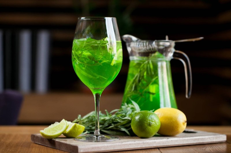 Create meme: tarhun drink, tarhun non-alcoholic cocktail, tarragon lemonade in a jug