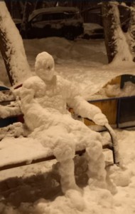 Создать мем: снеговики, скульптуры из снега, снежные фигуры