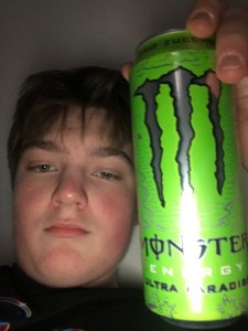 Создать мем: энергетический напиток монстр ультра парадиз 500мл, энергетический напиток monster energy green, энергетический напиток монстр