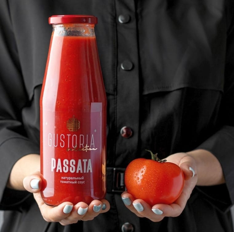 Create meme: tomato sauce, tomato sauce passata 720 ml "gustoria", tomato paste