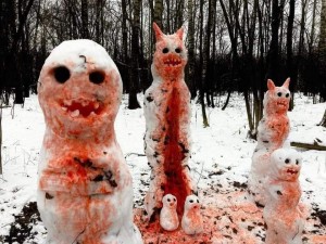 Создать мем: смешные снеговики, кровавый снеговик, страшный снеговик