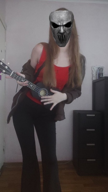 Создать мем: метал рок, таис логвиненко гитара, девушка играет на гитаре