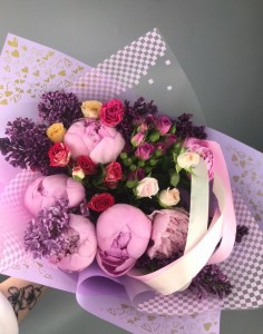 Create meme: bouquet, peonies, bouquet of peony roses in a box on March 8