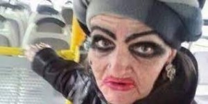 Создать мем: бабушка с макияжем в автобусе, бабка с накрашенными бровями, накрашенная бабка