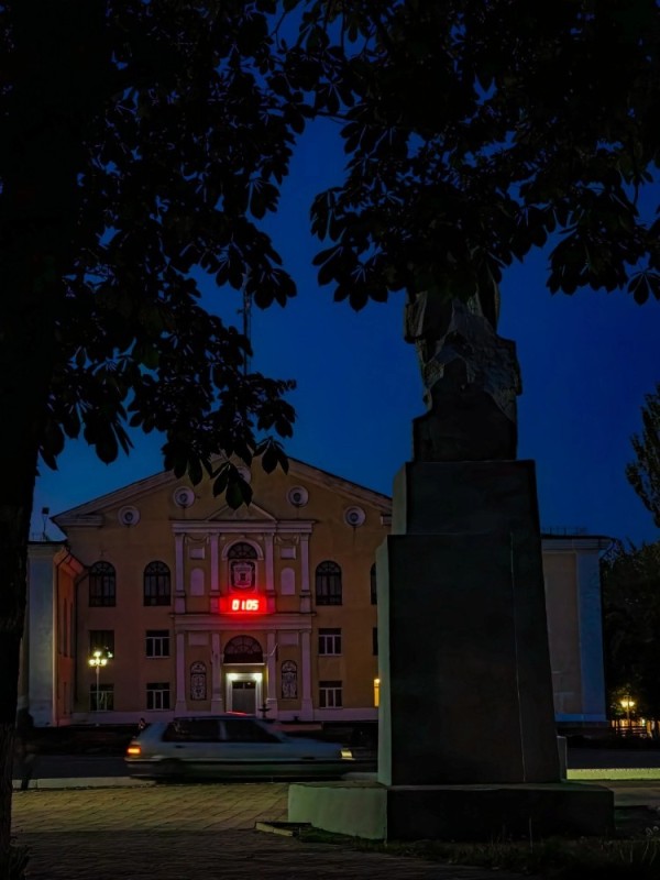 Создать мем: площадь свободы тольятти, изобильный город, памятник ленину в первоуральске