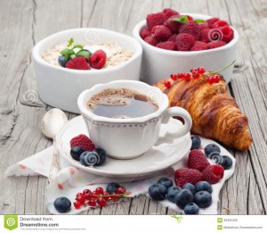 Создать мем: завтрак ягоды кофе, завтрак с кофе, вкусный завтрак