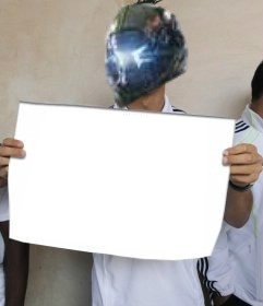 Create meme: Cristiano Ronaldo Signa, ronaldo signa without inscription, Ronaldo holds a piece of paper