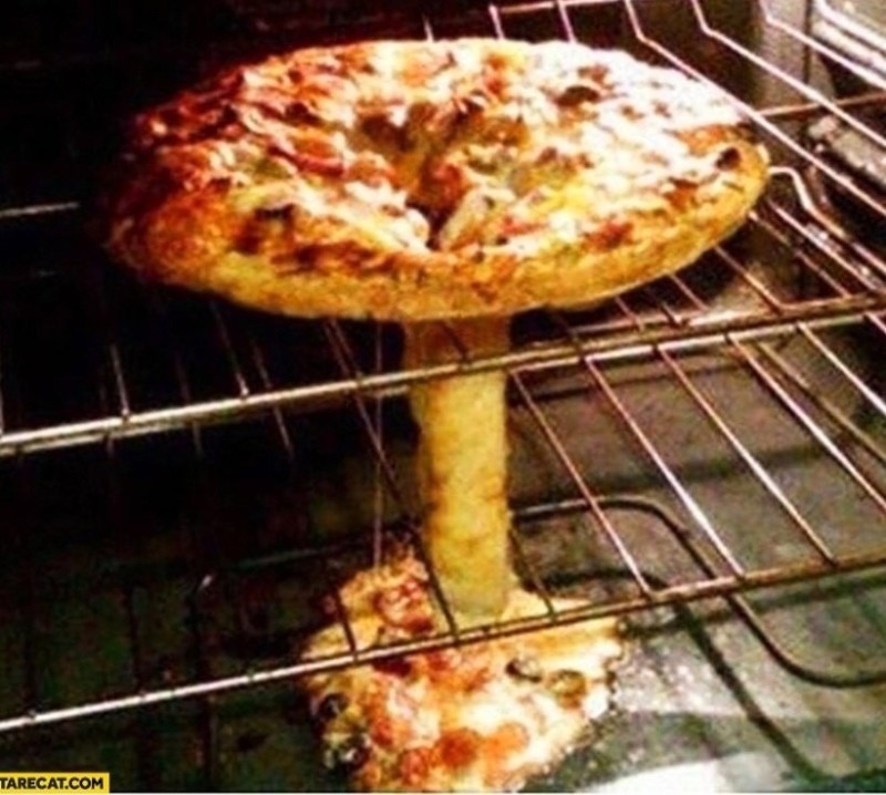 Создать мем: пицца на решетке в духовке, пицца смешная, pizza