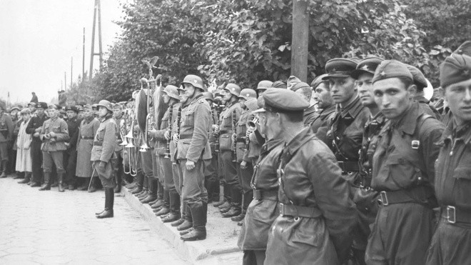 Create meme: joint parade of the Wehrmacht and the Red Army in Brest, German Soviet parade Brest 1939, joint parade of the Wehrmacht and the Red Army in Brest 1939