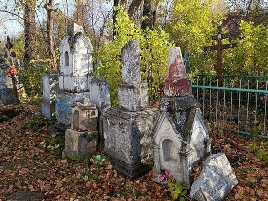 Создать мем: всехсвятское кладбище, старое кладбище, старые кладбища россии