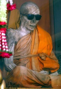 Создать мем: сокушинбутсу живая мумия, луанга, мумифицированный буддийский монах