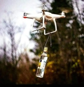 Создать мем: дрон с бутылкой, друзья зовут бухать, дрон квадрокоптер