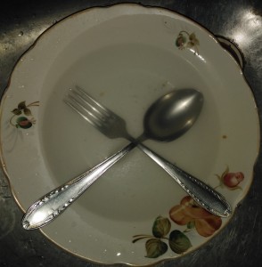 Создать мем: вилка, пустая тарелка фуд, посуда
