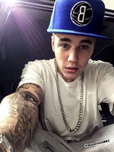 Создать мем: bizzle justin bieber, джастин бибер биззл, джастин бибер 2013 селфи