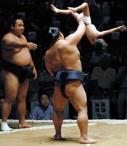 Создать мем: борцы сумо асасерю, борец сумо, борцы сумо дерутся
