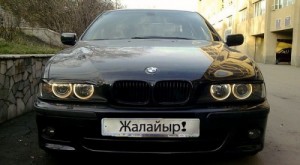 Создать мем: автобазар, bmw 530, bmw 320