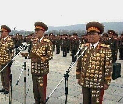Создать мем: корейские генералы в орденах, армия северной кореи, генералы северной кореи в орденах